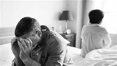 هل هجر الرجل لزوجته بسبب العجز الجنسي يعد طلاقًا؟.. الإفتاء تكشف 
