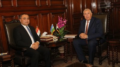 القصير يبحث مع وزير التنمية الأوزبكستاني زيادة التبادل التجاري وتصدير شتلات العنب