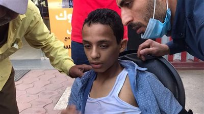 إصابة طفل صدمه توك توك على طريق محلة أبو علي بالغربية