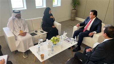 وزير الصحة يتوافق مع نظيرته القطرية على تبادل الخبرات والتجارب الناجحة في المجال الطبي