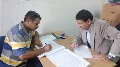 لتغيبهم عن العمل.. إحالة 13 شخصًا من الأطقم الطبية للتحقيق بسوهاج | صور