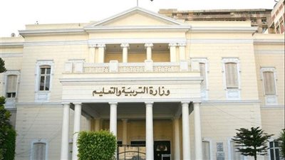 مصادر بالتعليم: لا صحة بشأن فتح تحقيقات بمزاعم وجود علم المثليين بمنهج اللغة الإنجليزية لطلاب الأول الإعدادي