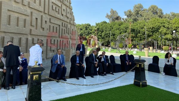 توافد المواطنين على