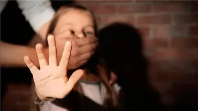 محدش يبص وراه.. كواليس تحرش معلم رياضيات بتلميذته في التختة الأخيرة