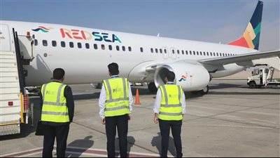 بالشوكولاتة ومدافع المياه.. مطار الأقصر يستقبل أولى رحلات طيران البحر الأحمر من إسبانيا