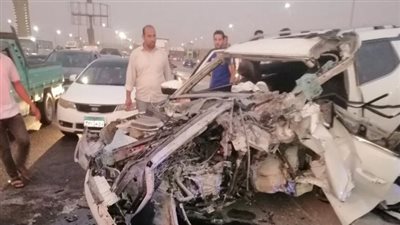 إصابة 13 شخصًا إثر حادث تصادم سيارتين في العبور | بث مباشر 