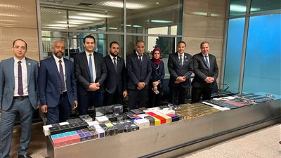 ضبط راكب عربي حاول تهريب 772 عبوة مستحضرات تجميل غالية الثمن | صور 