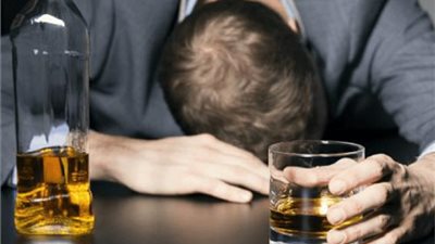 الإفتاء تحسم الجدل حول حكم التجارة في الخمور والمخدرات والدخان