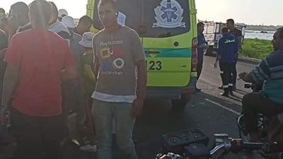 تفاصيل مصرع شخصين وإصابة سيدة في حادث تصادم سيارة وتروسيكل بالدقهلية | صور