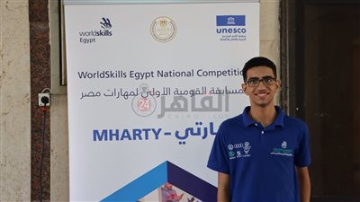 طالب بمدرسة التكنولوجيا التطبيقية بالقاهرة يبتكر خاصية التحكم في السيارة بالأوامر الصوتية من الهاتف | فيديو