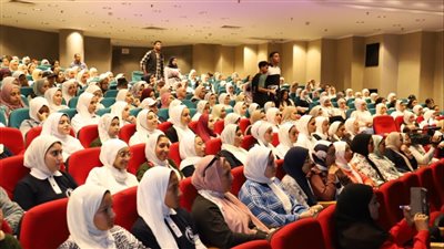 أسرة من أجل مصر بجامعة عين شمس تنظم ندوة عن دور مؤسسة حياة كريمة | فيديو