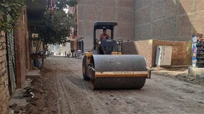 محافظ الجيزة: رصف الطبقة السطحية بطريق عمرو بن العاص والبدء في تطوير شارع المنتزه بالبدرشين