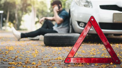 أهمها طفاية الحريق.. أشياء يجب أن تتواجد في عدة طوارئ السيارة