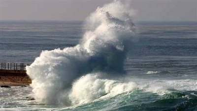 اضطراب حركة الملاحة وسقوط أمطار.. الأرصاد تحذر من طقس غد الأحد | بث مباشر