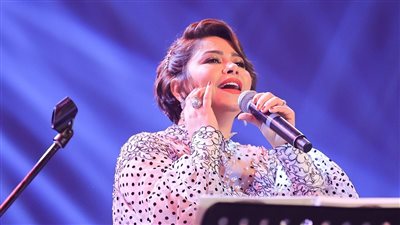 بحضور ابنتيها.. أبرز لقطات حفل شيرين عبد الوهاب بجامعة مصر | صور
