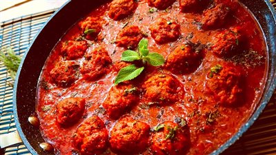 طريقة عمل كفتة بالصلصة.. أكلة شهية وإضافات جديدة