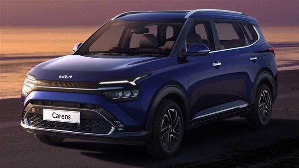 كيا كارينز 2023 في