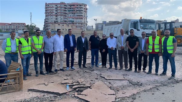 أعمال الحفر في ملعب