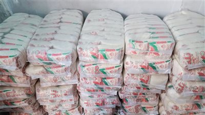 ضبط 3 أطنان سكر و125 زجاجة زيت تمويني قبل طرحها في السوق السوداء بالغربية