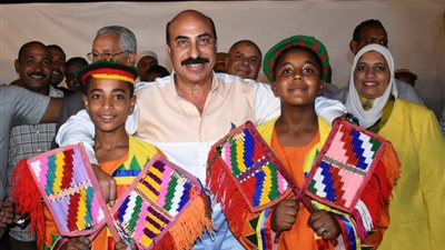 وسط إقبال جماهيري.. محافظ أسوان يتفقد معرض التمور ومخلفات النخيل بحديقة الشيراتون