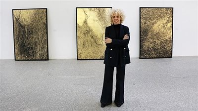 الفنانة الإسبانية باولا أنتا تشارك في معرض حي القاهرة الدولي للفنون