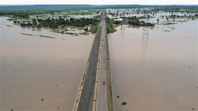 رئيس نيجيريا: مصرع 76 شخصًا جراء غرق قارب