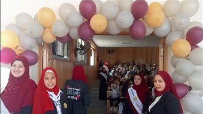 بالبالونات.. كلية التربية بنات بأسيوط تستقبل الطالبات احتفالا بالعام الجامعي الجديد 