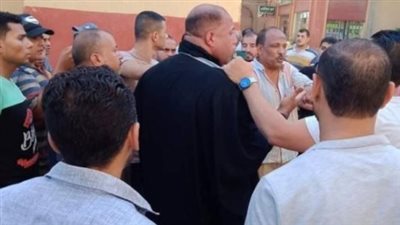 القبض على عامل يرتدي النقاب أثناء مراقبته زوجته بالمرج