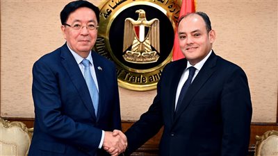 نيابة عن السيسي.. وزير الصناعة يحضر مؤتمر تدابير بناء الثقة بـ كازاخستان