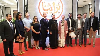 نيفين جامع تستقبل وفد الكونجرس الأمريكي في معرض تراثنا للحرف اليدوية 