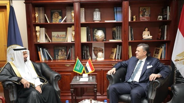 وزير السياحة ووزير