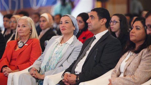 وزيرة البيئة