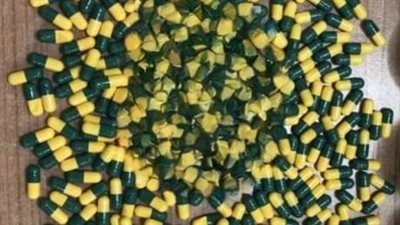 جمارك مطار القاهرة تضبط 3 محاولات تهريب لأقراص مخدرة وهواتف وسبائك ذهبية