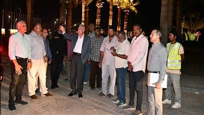 خلال جولة ليلية.. محافظ جنوب سيناء يتفقد الأعمال الخاصة بمؤتمر تغير المناخ 