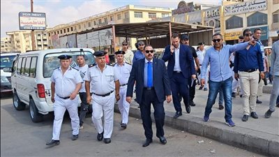 مدير أمن الشرقية يقود حملة لرفع الإشغالات بـ العاشر من رمضان | صور