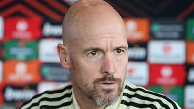 تين هاج يوجه رسالة لـ رونالدو.. ويعلن غياب مارسيال أمام توتنهام