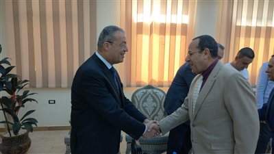 محافظ شمال سيناء يدعو المؤسسات للدخول في كافة مجالات التنمية