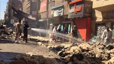 السيطرة على حريق اندلع في سيارة نقل محملة بالقطن بسوهاج | صور