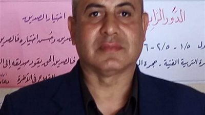 بعد وفاته خلال اليوم الدراسي.. أصدقاء مدير مدرسة تصفا الابتدائية: كان طيب القلب ومعروف عنه الجد والاجتهاد