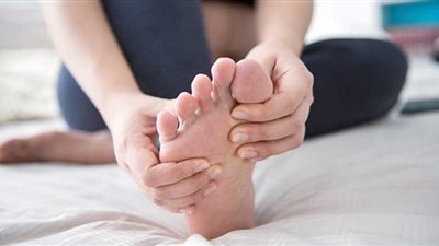 يسبب ألم القدم.. تحذيرات من الأنظمة الغذائية الغنية بالسكريات 