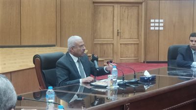 محافظ السويس لـ القاهرة 24: لا زيادة في تعريفة الأجرة.. ومحاسبة السائقين المخالفين