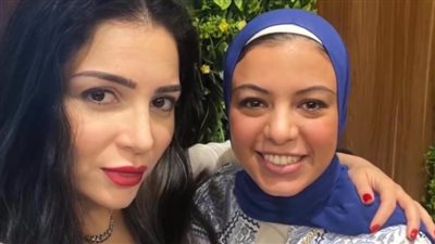 مي عز الدين تسلم فستان زفافها في عمر وسلمي للفائزة بمسابقة دعم مؤسسة مجدي يعقوب | فيديو