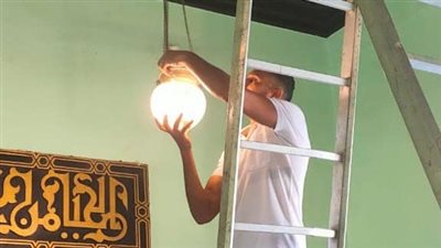 صيانة وتنظيف المشكاوات الأثرية بمتحف قصر الأمير محمد علي بالمنيل | صور 