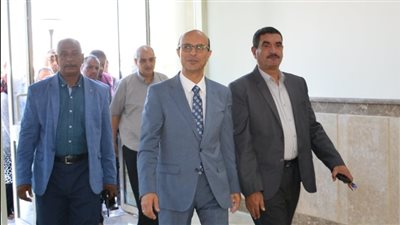 رئيس جامعة أسيوط يتابع سير العمل وانتظام العملية التعليمية بالجامعة الأهلية