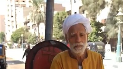 بعاني من المياه الزرقاء.. أشهر بائع بطاطا بشوارع سوهاج يناشد بعلاج عينه | بث مباشر 