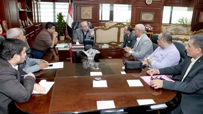 محافظ بني سويف يناقش منظومة توريد أسمدة الموسم الشتوي واستكمال استخراج كارت الفلاح للمستحقين