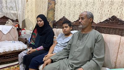 نفسي أخف وأرجع مدرستي.. حكاية طفل من الأقصر مصاب بضمور عضلي.. ووالدته تستغيث: مش لقيالة علاج