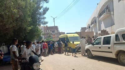 كانوا راجعين من فرح.. ارتفاع عدد وفيات انقلاب سيارة مكروباص بأسوان إلى 7 أشخاص | أسماء 