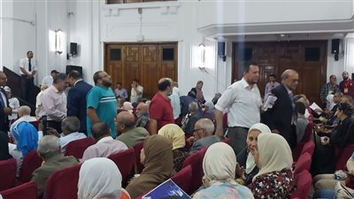 استمرار توافد الأعضاء للتسجيل بالجمعية العمومية غير العادية لاتحاد المهن الطبية | صور