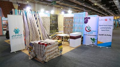 إقبال كبير على منتجات صناع الخير للتنمية بمعرض تراثنا